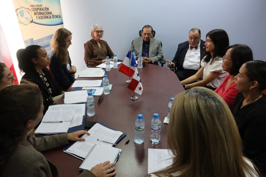 Universidad de Panamá y Embajada de Francia avanzan en renovación de convenio para fortalecer la enseñanza del idioma&nbsp;francés