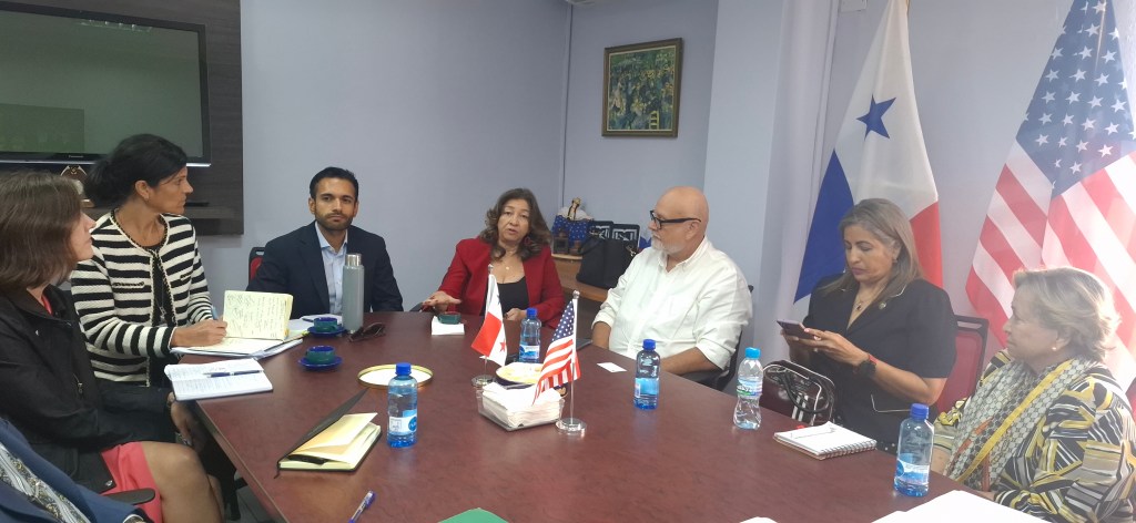 Universidad de Panamá y Embajada de Estados Unidos fortalecen cooperación académica en el marco del aniversario 250 de la independencia estadounidense