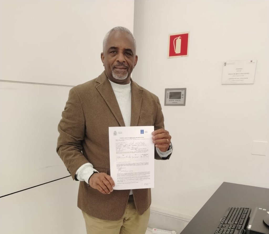 Docente de la Universidad de Panamá destaca en biblioteca de España