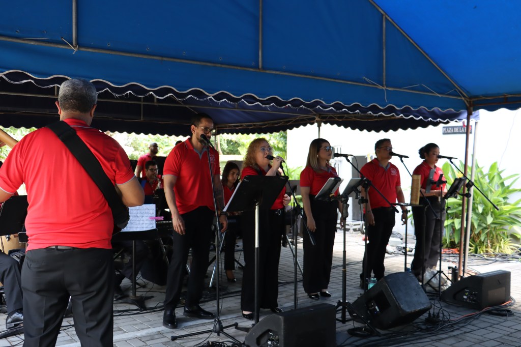 “Filarmonía de la Amistad”: la Orquesta Filarmónica de la Universidad de Panamá une corazones en la Plaza de la Paz