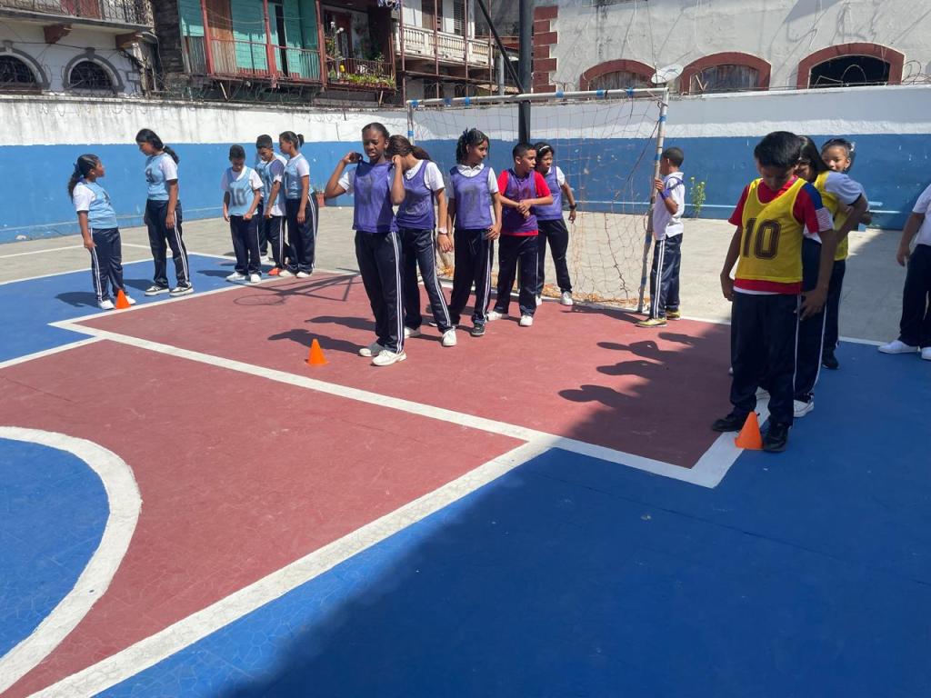Universidad de Panamá acerca el deporte y la orientación social a niños de San Felipe