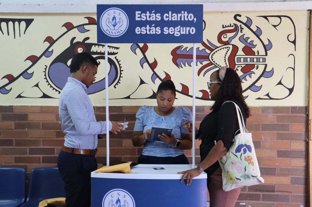 Facilitan acceso a información de pensiones con kioscos en la UP