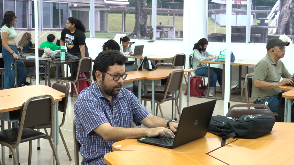 Biblioteca del Campus de Curundú fortalece sus servicios y preserva el patrimonio documental&nbsp;universitario
