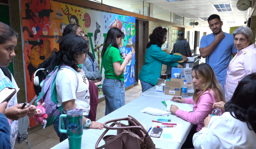 Facultad de Medicina Veterinaria impulsa jornada de vacunación antirrábica para proteger a sus&nbsp;estudiantes