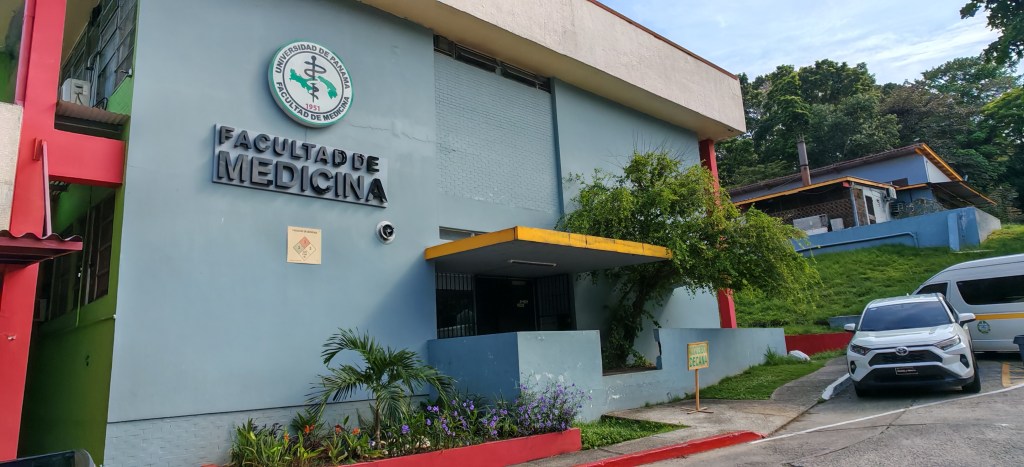 Facultad de Medicina de la Universidad de Panamá celebra 75 años de legado académico y aporte&nbsp;científico