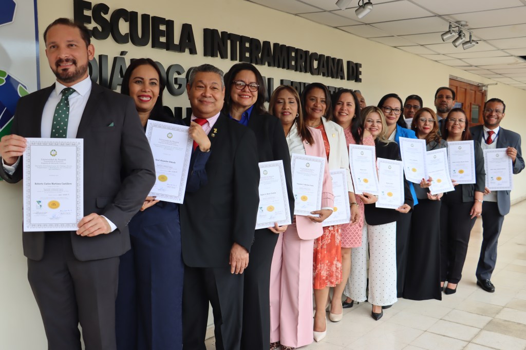 Universidad de Panamá fortalece la cultura del diálogo con nueva promoción de especialistas en mediación&nbsp;laboral