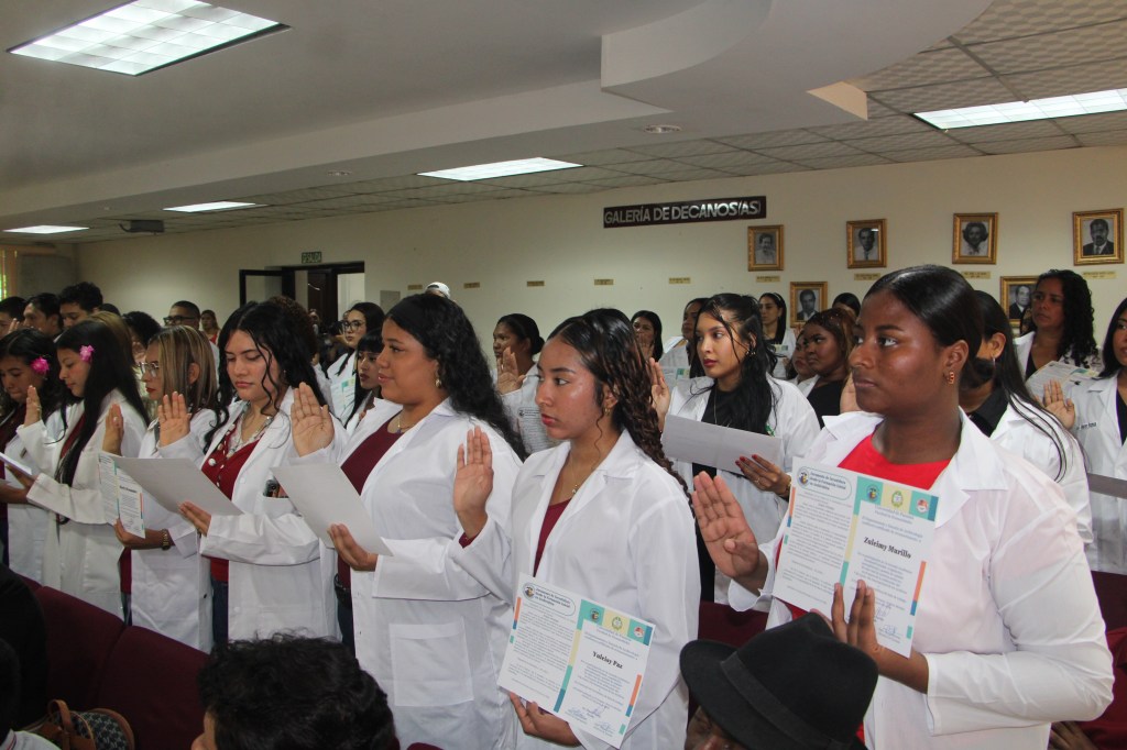 La Universidad de Panamá resalta el Día Internacional de los Archivos con la primera investidura de estudiantes de&nbsp;Archivología