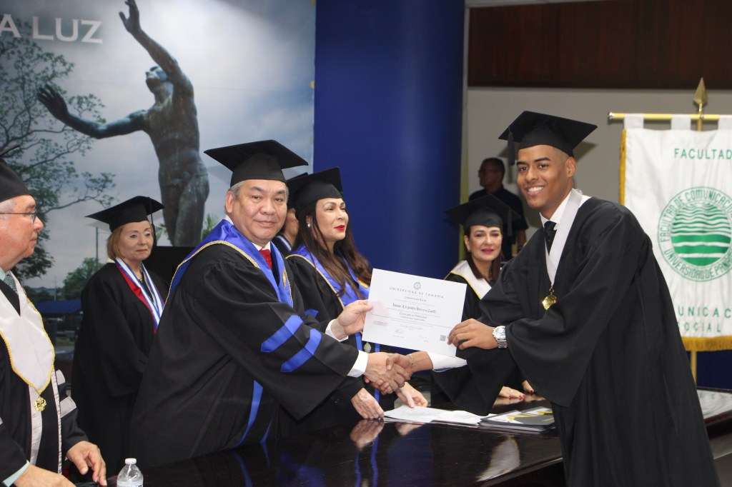 Facultad de Comunicación Social de la Universidad de Panamá gradúa a 221 nuevos profesionales en su 42°&nbsp;aniversario