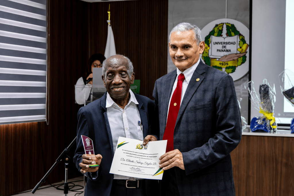 Universidad de Panamá rinde homenaje al Dr. Alberto S. Taylor Blake por cinco décadas de invaluable aporte a la investigación&nbsp;botánica