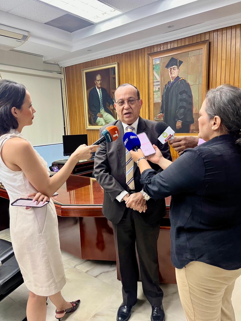 Eduardo Flores Castro destaca los avances, desafíos y la importancia de la renovación institucional durante jornada electoral en la Universidad de&nbsp;Panamá