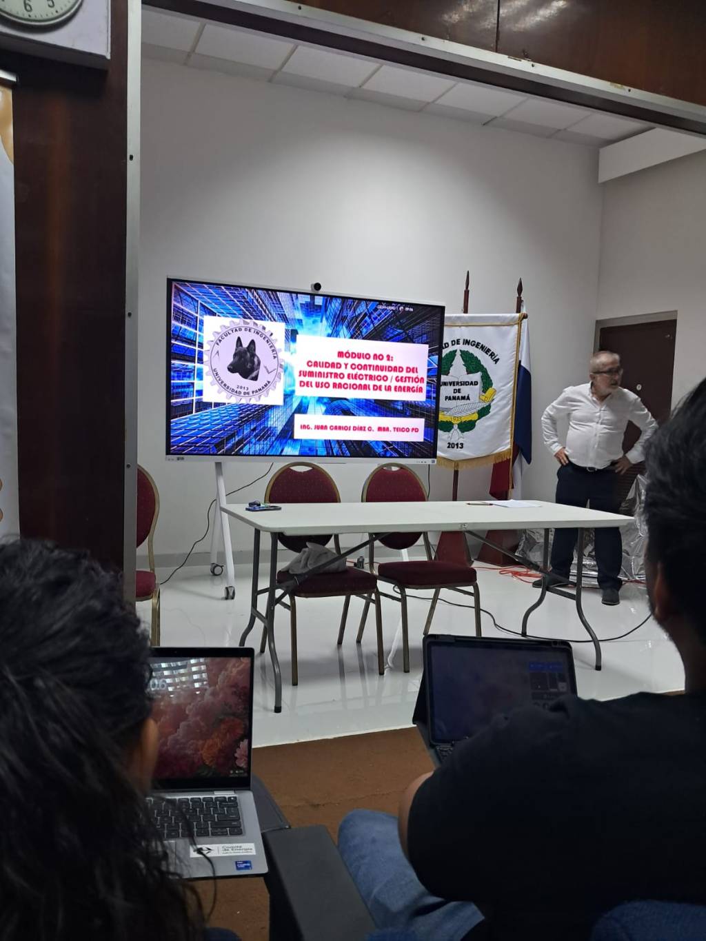 Universidad de Panamá fortalece la gestión energética del Estado con diplomado para servidores públicos