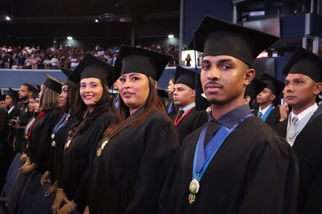 CRU de Panamá Oeste entrega a la sociedad 389 nuevos&nbsp;profesionales