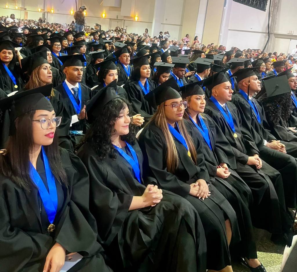 Facultad de Administración Pública gradúa 355 nuevos&nbsp;profesionales
