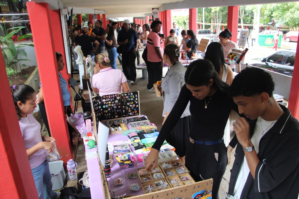 Universidad de Panamá celebra el Día del Estudiante con una feria de emprendimiento e&nbsp;innovación