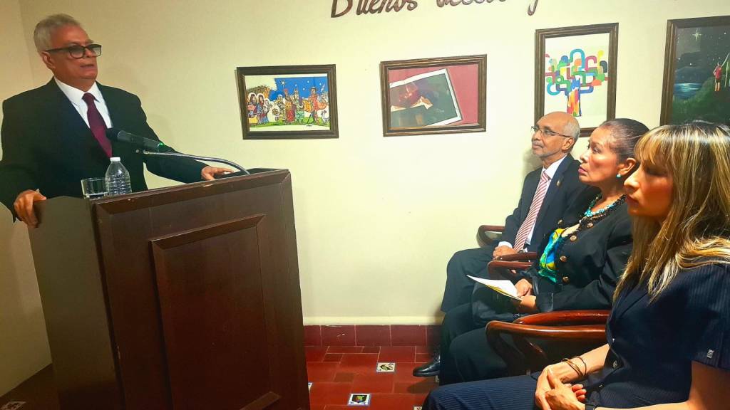 Universidad de Panamá celebra ingreso del catedrático Rafael Ruiloba Caparroso a la Academia Panameña de la&nbsp;Lengua