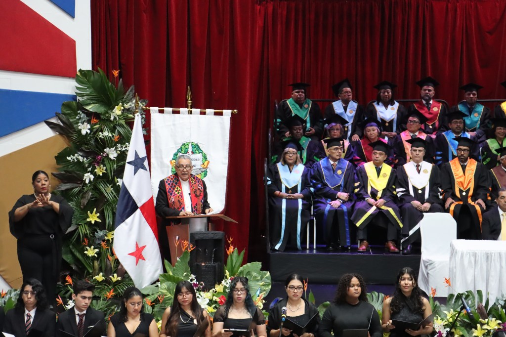 Monseñor Ulloa llama a convertir el conocimiento en servicio a Panamá durante toma de posesión del nuevo&nbsp;rector